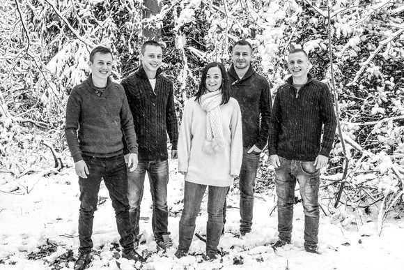 Winter family photoshoot Leicester black and white-2