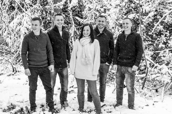 Winter family photoshoot Leicester black and white-5