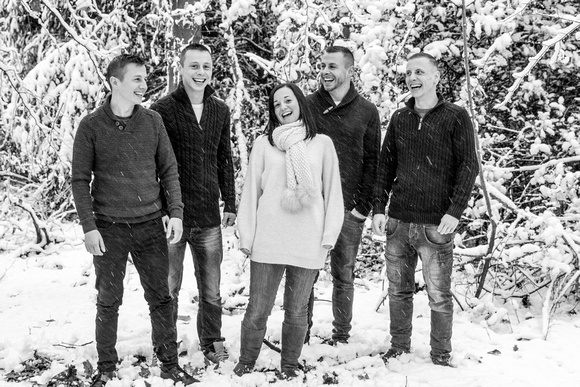 Winter family photoshoot Leicester black and white-4