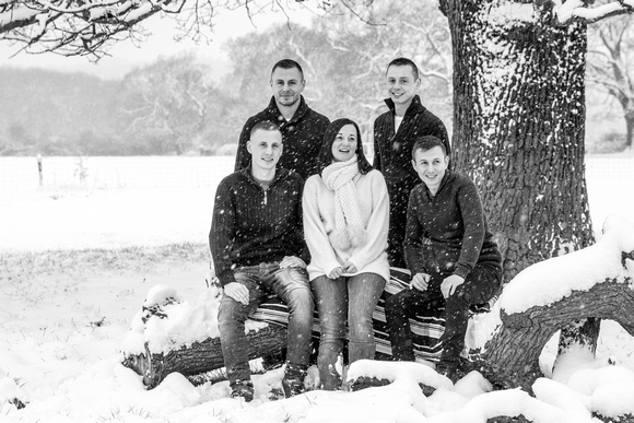 Winter family photoshoot Leicester black and white-6