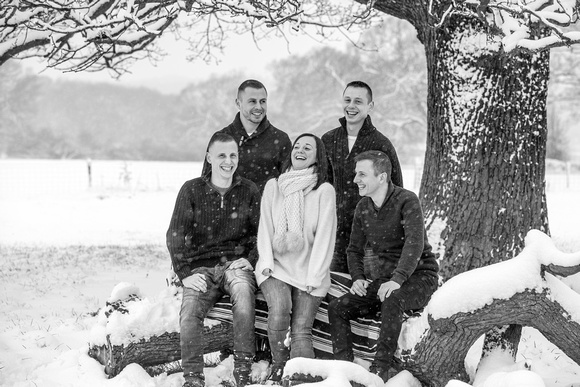 Winter family photoshoot Leicester black and white-7