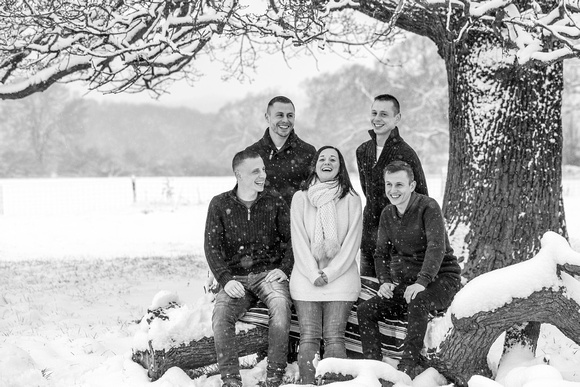 Winter family photoshoot Leicester black and white-8