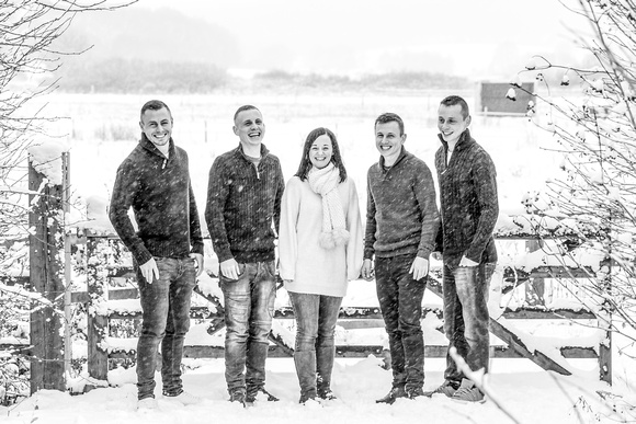 Winter family photoshoot Leicester black and white-15